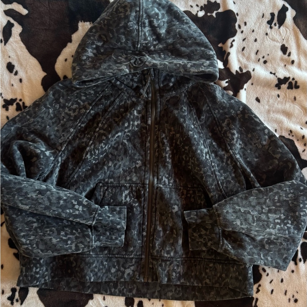 Lululemon Scuba Full Zip hoodie camo print M/L good used